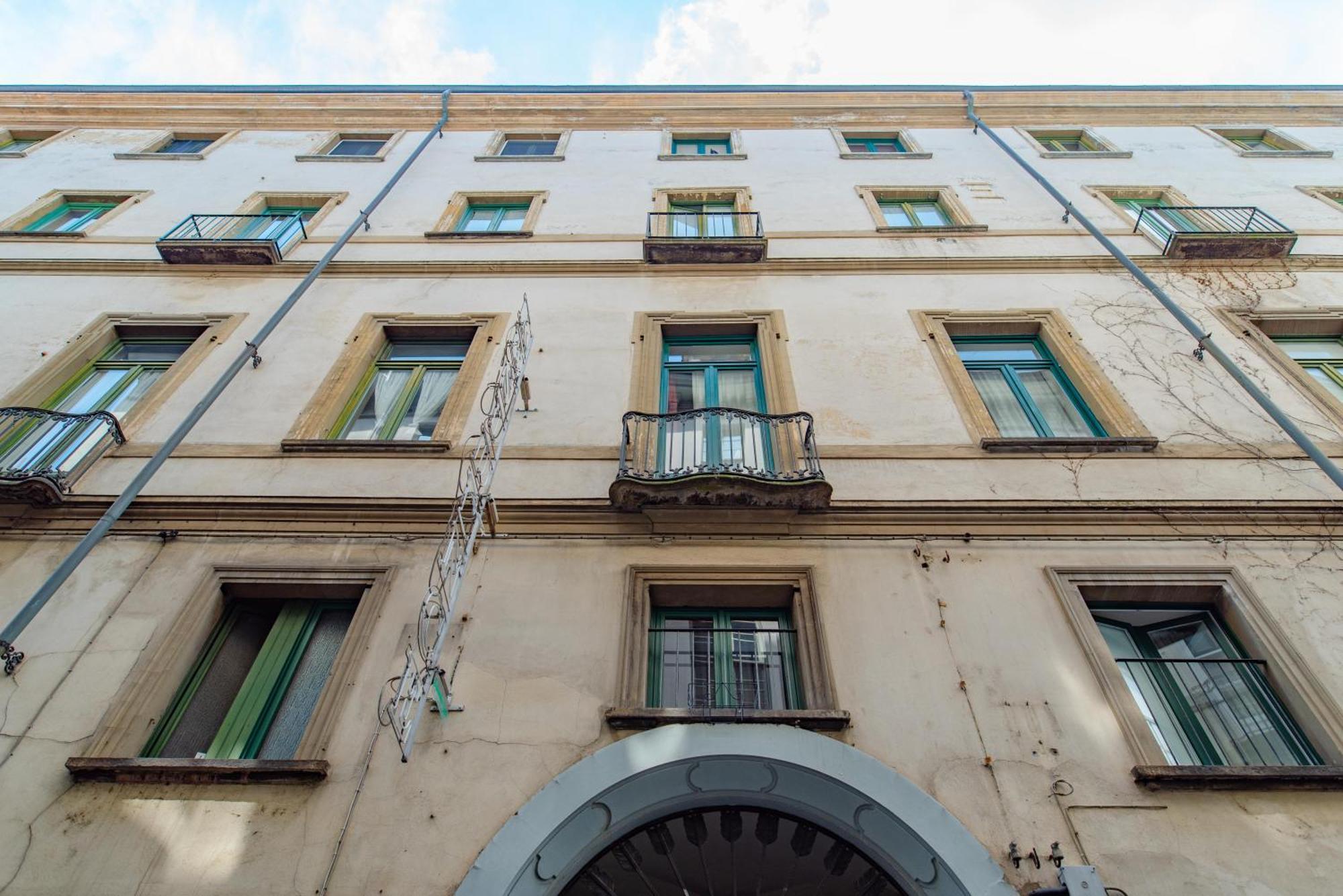 Familia Apartaments - 444 By Happyhostorino Exterior photo