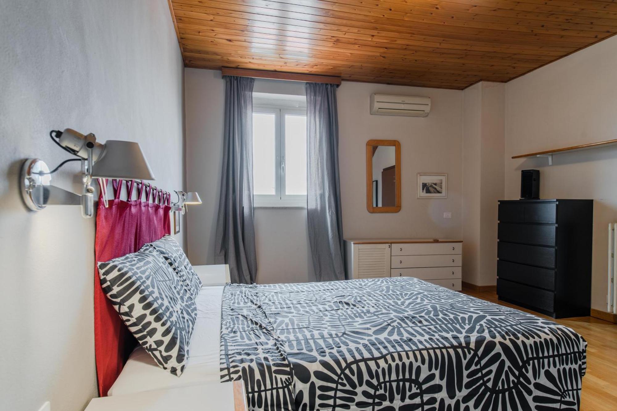 Familia Apartaments - 444 By Happyhostorino Exterior photo